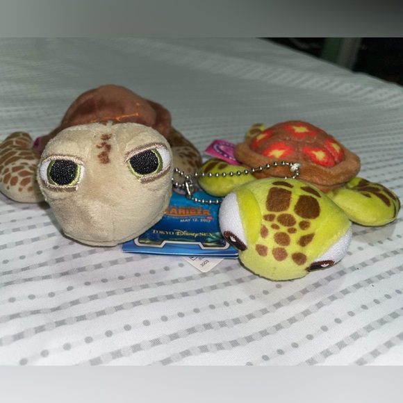 Tokyo Disney Resort Crush and Squirt Plushie Keychain Set 🐢 - Picture 1 of 2